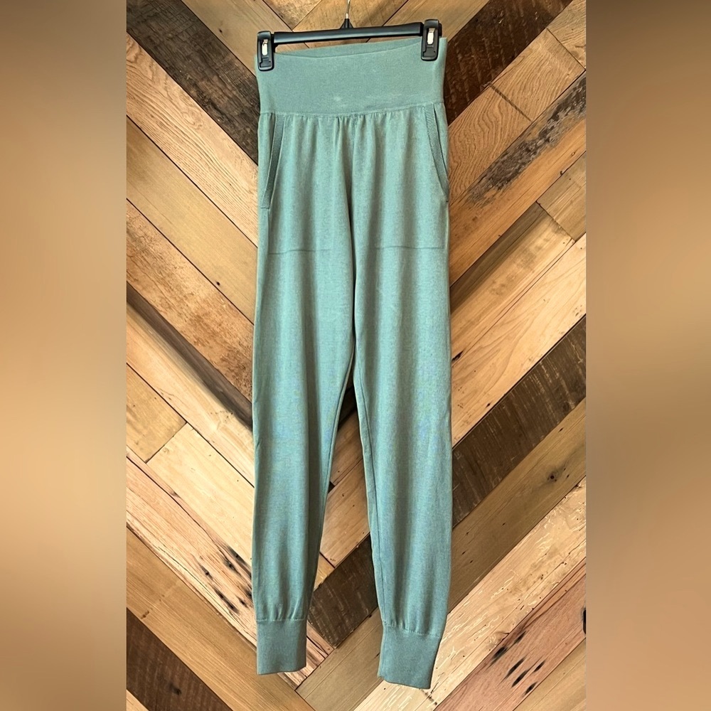 COPY - **SALE**🎉🎉Athleta Athleta Daydream Sweater Sleep Jogger Minimalistic Gre…